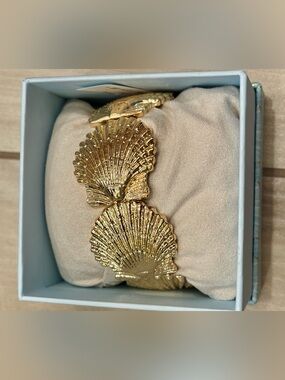 NIB House of Harlow 1960 Gold Seashell Statement Bracelet